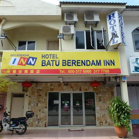Batu Berendam Inn Kampong Sungai Putat Exterior foto