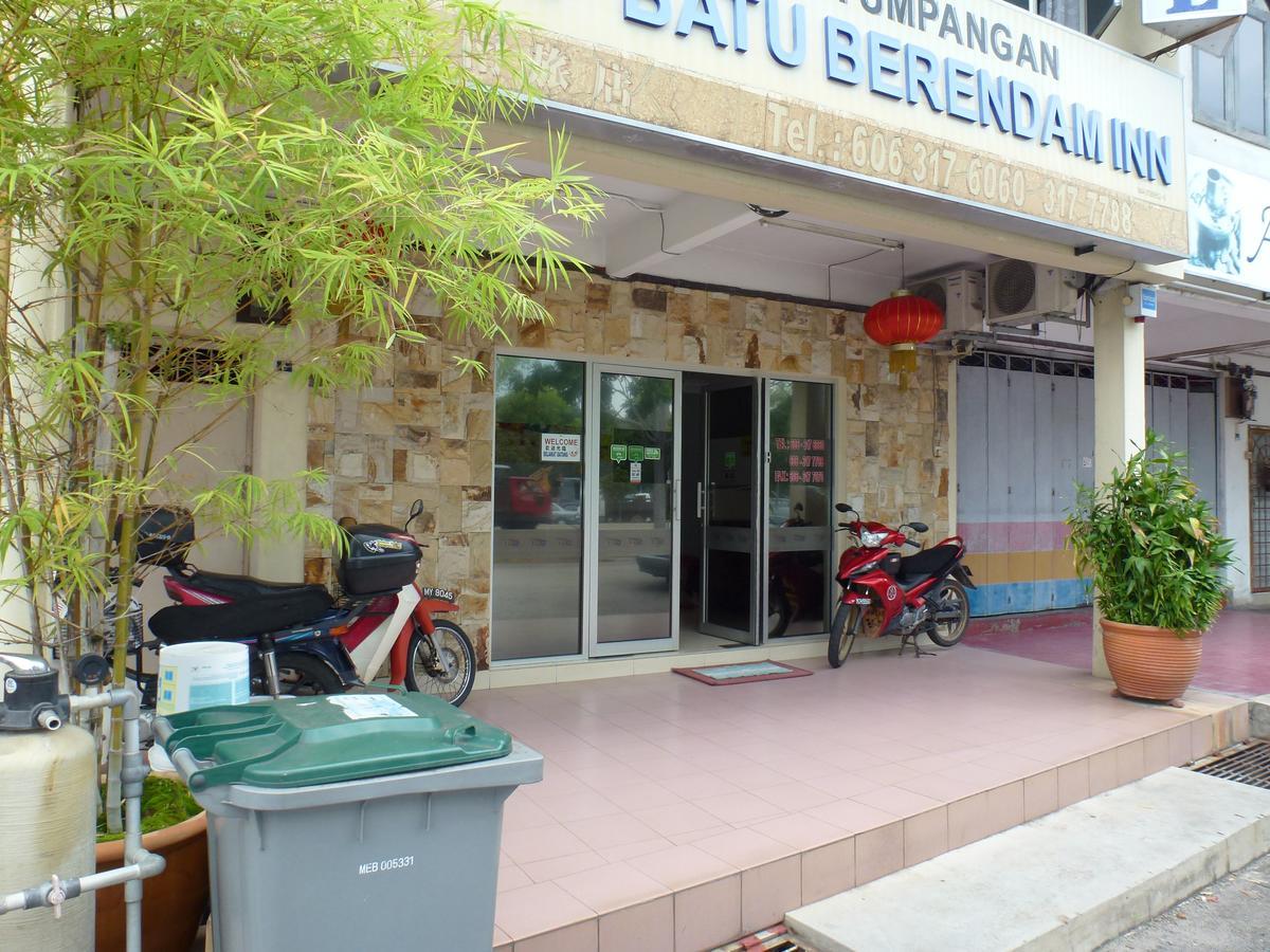 Batu Berendam Inn Kampong Sungai Putat Exterior foto