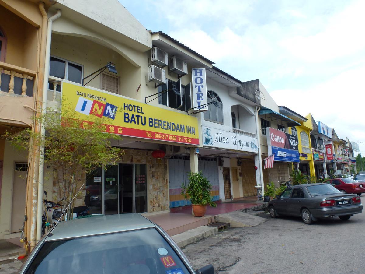 Batu Berendam Inn Kampong Sungai Putat Exterior foto