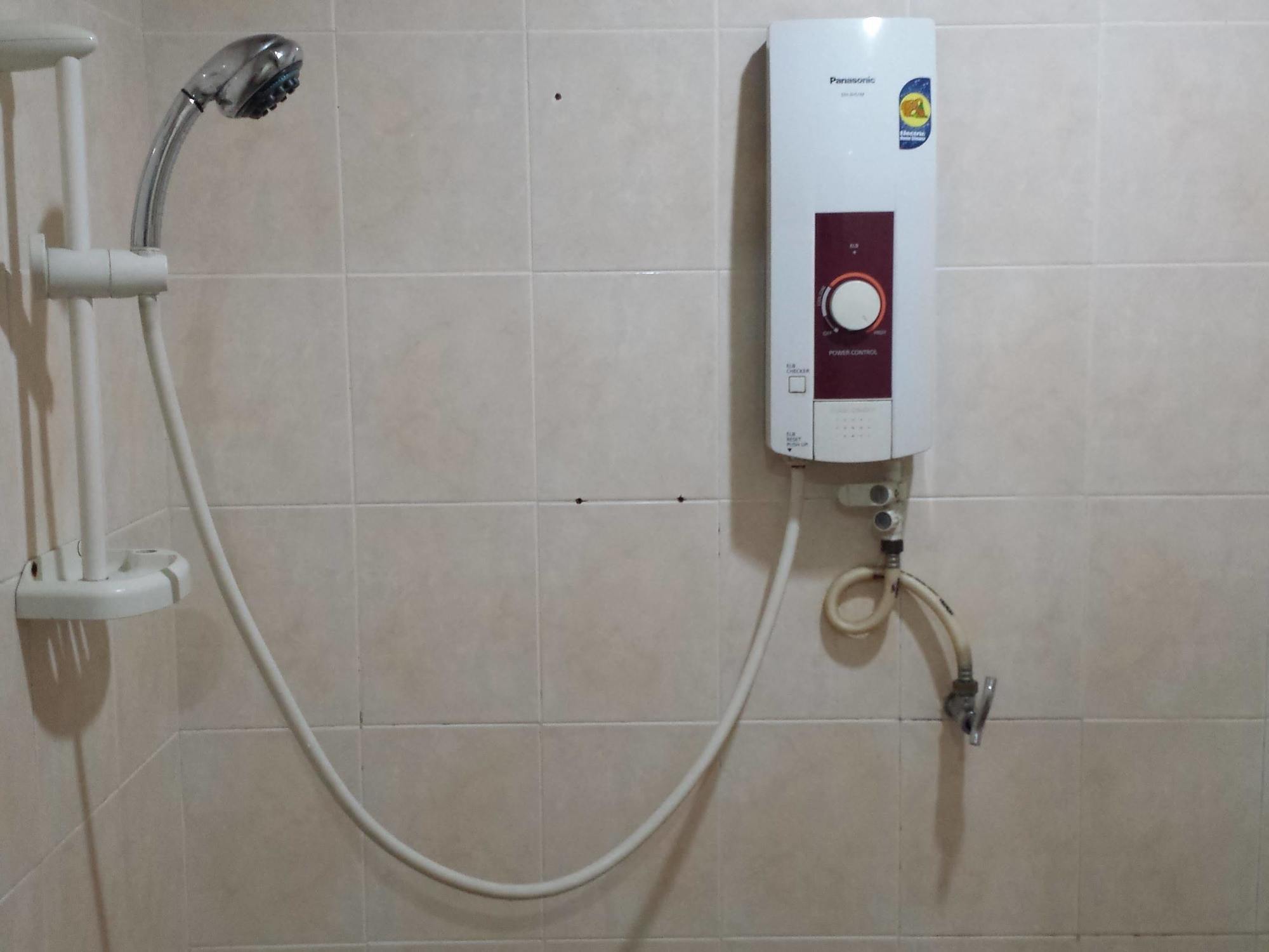 Batu Berendam Inn Kampong Sungai Putat Exterior foto