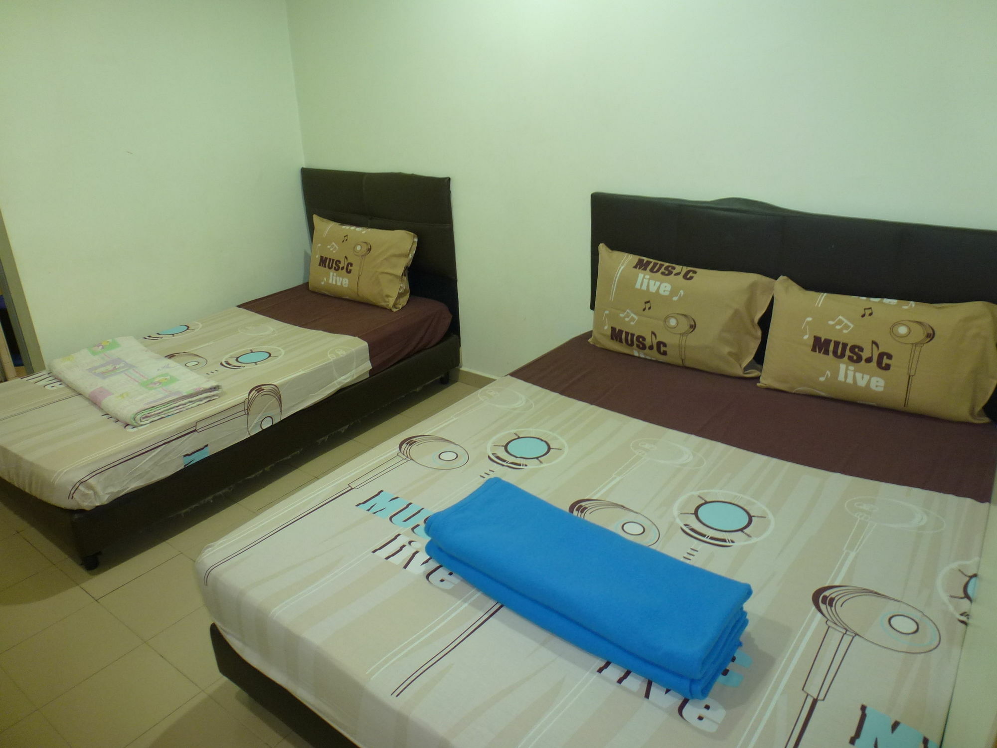 Batu Berendam Inn Kampong Sungai Putat Exterior foto