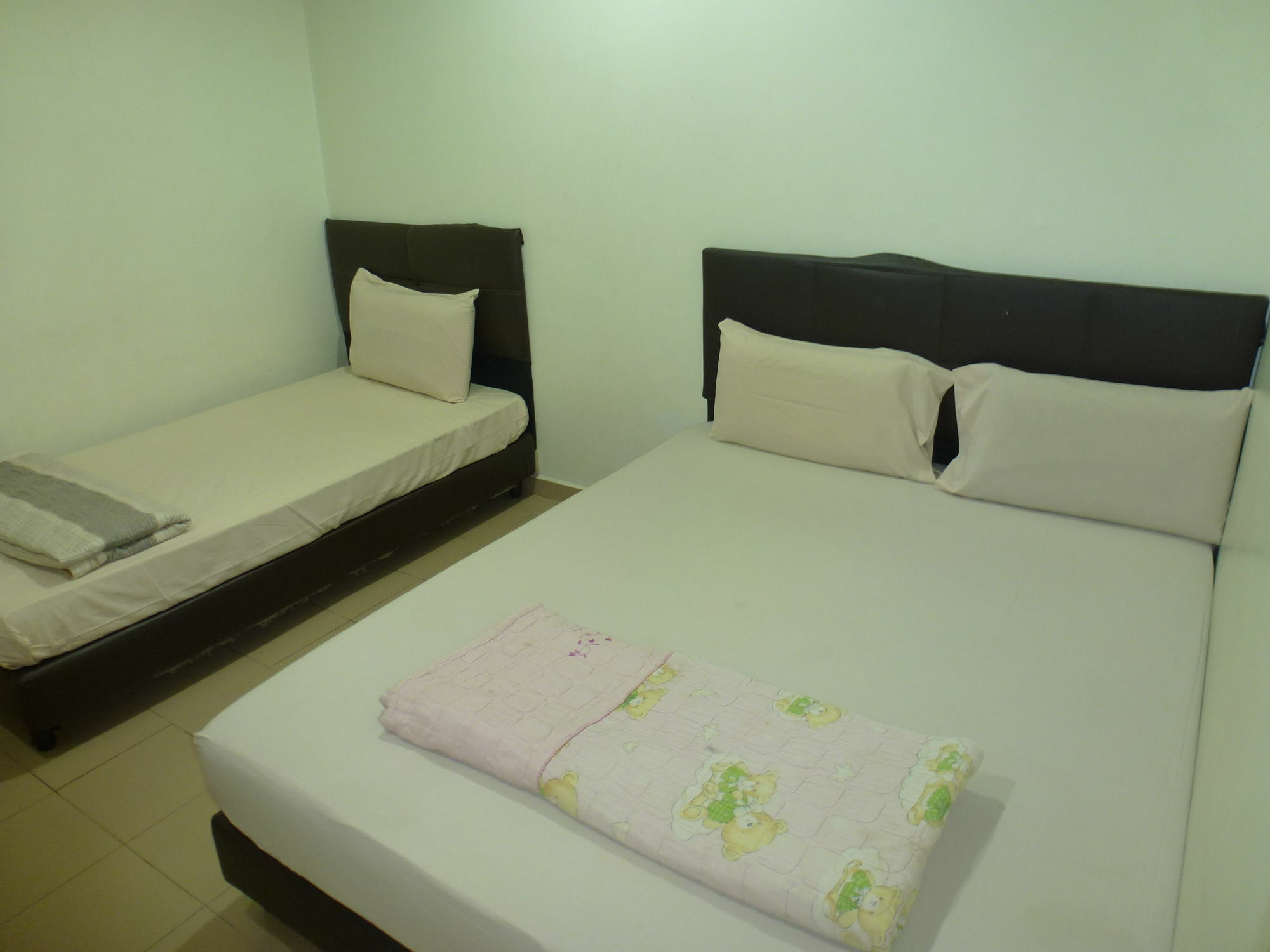 Batu Berendam Inn Kampong Sungai Putat Exterior foto