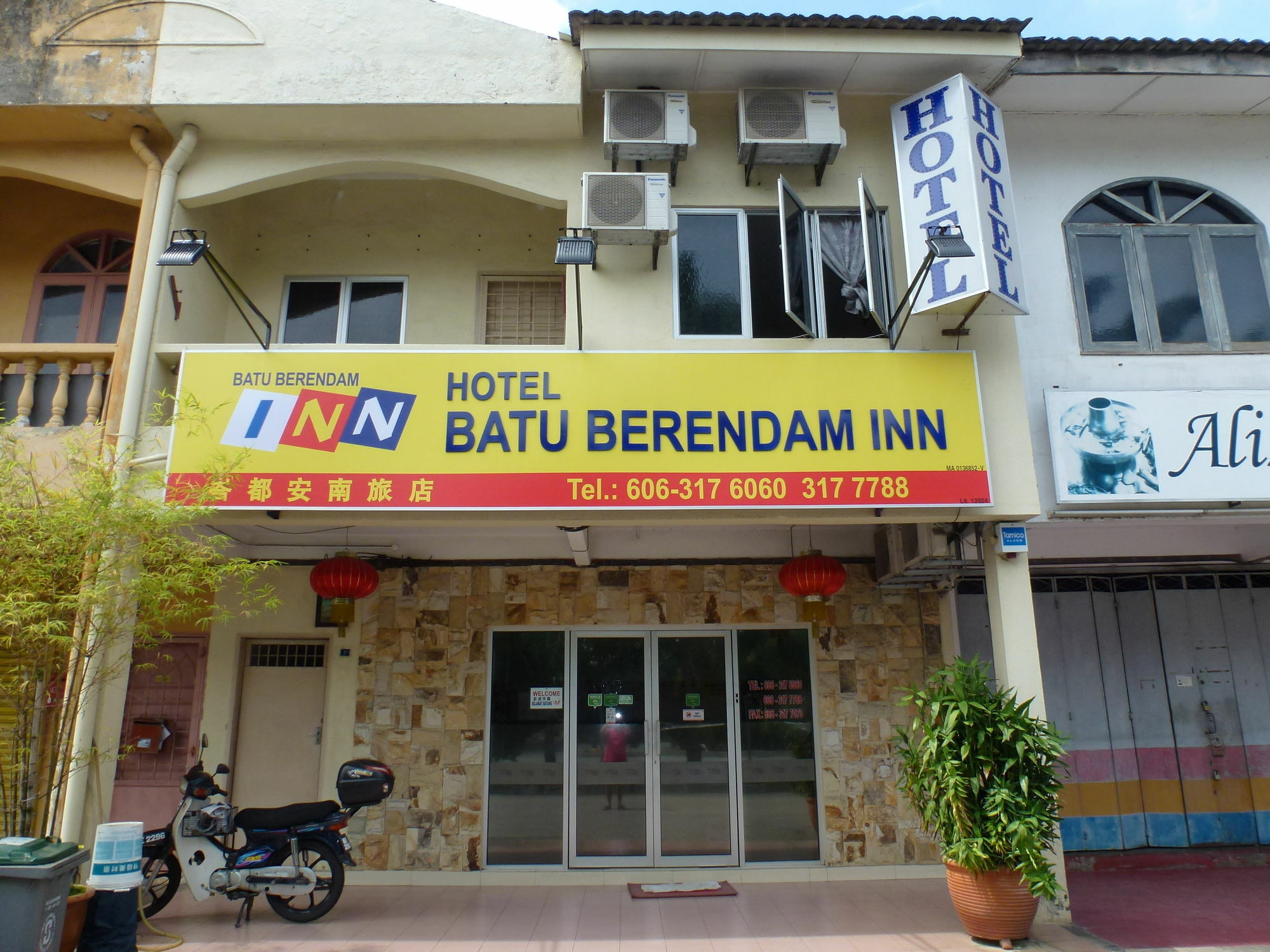 Batu Berendam Inn Kampong Sungai Putat Exterior foto
