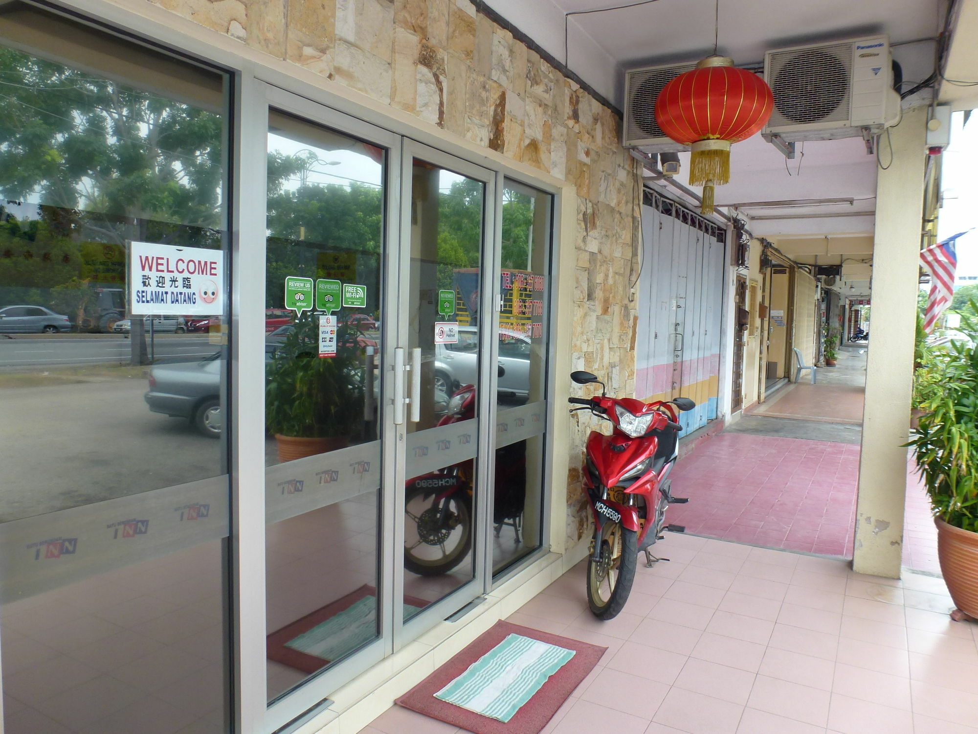 Batu Berendam Inn Kampong Sungai Putat Exterior foto